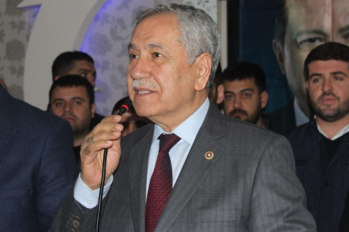 Bülent Arınç ve eşinin Covid-19 testi pozitif çıktı Bülent Arınç ve eşinin Covid-19 testi pozitif çıktı